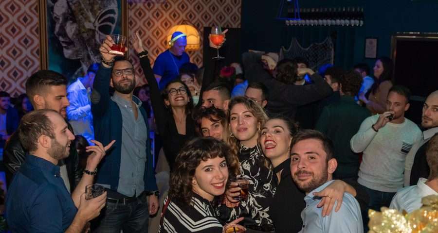 locali aperti fino a tardi vicino a me
